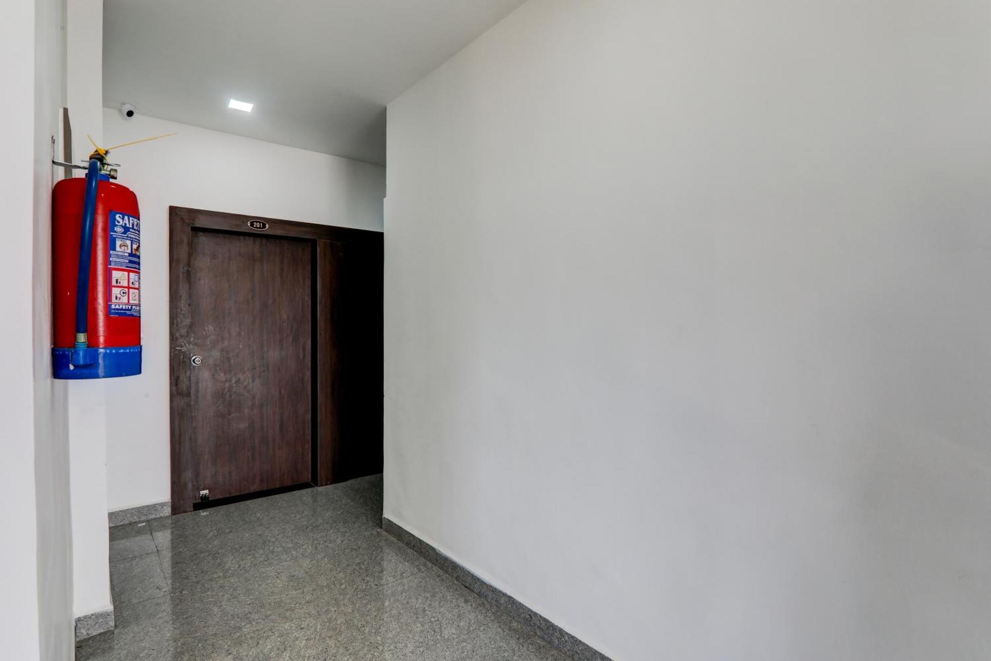 Super Hotel O Flagship Hotel Mk Palace ラクナウ エクステリア 写真